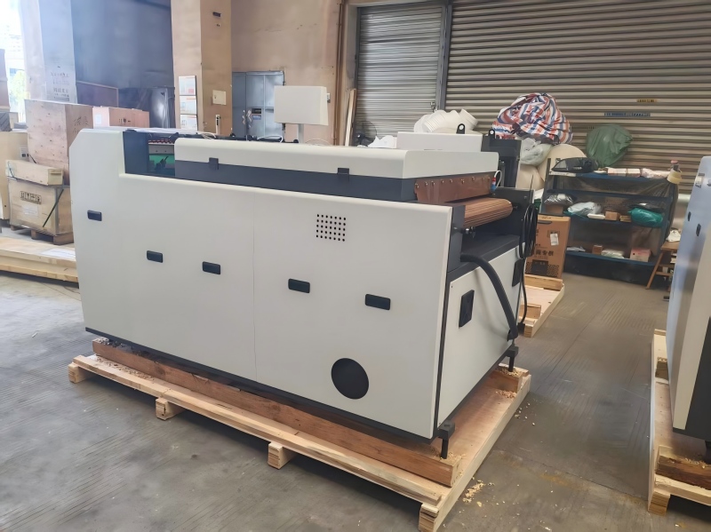 De nieuwe Star SGUV-760A automatische UV-coatingmachine wordt binnenkort verzonden.