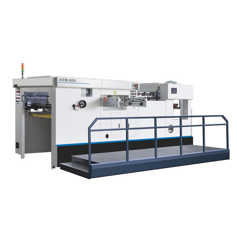 Automatische dobbelsteen en kreukende machine